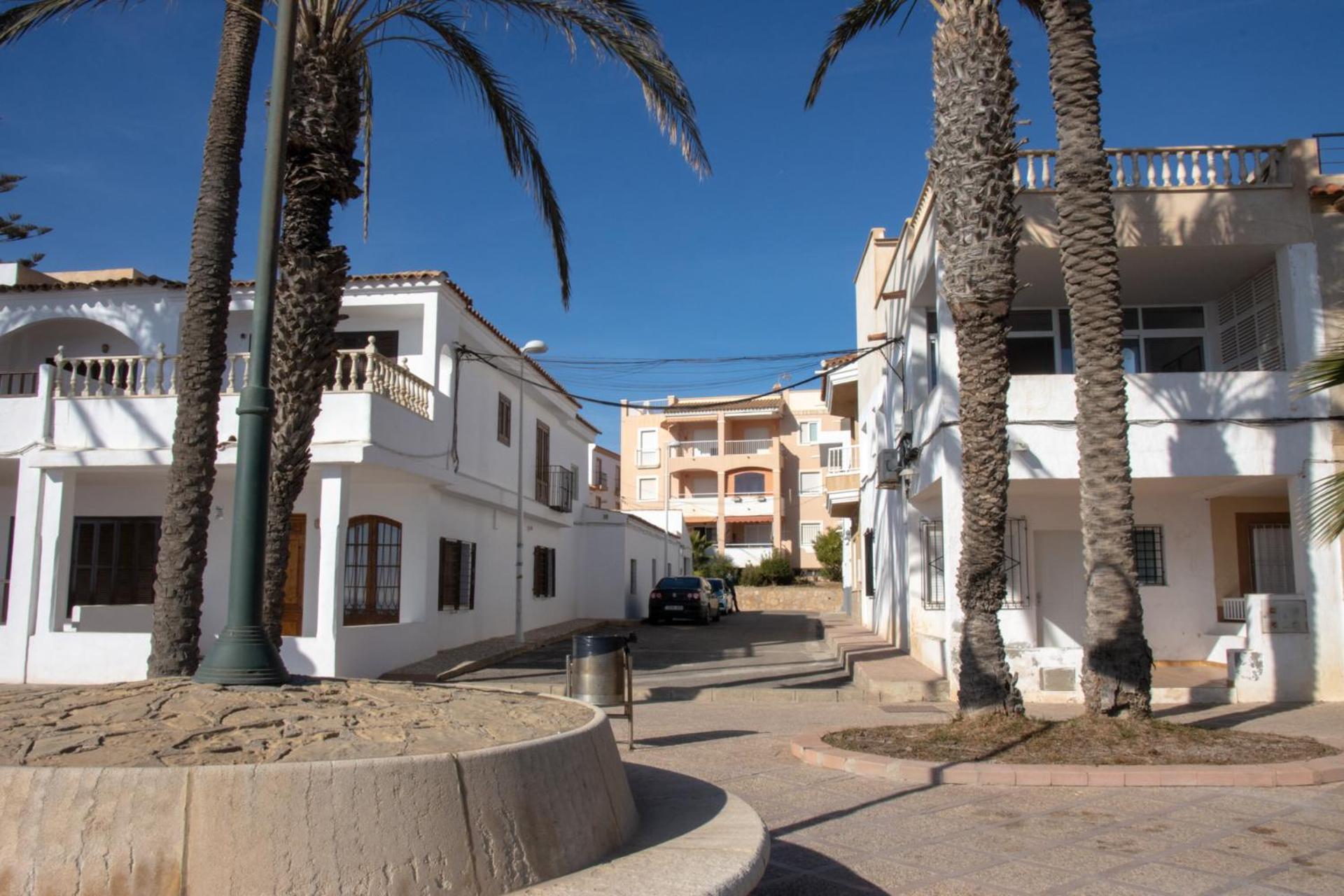 Frente Al Mar - *